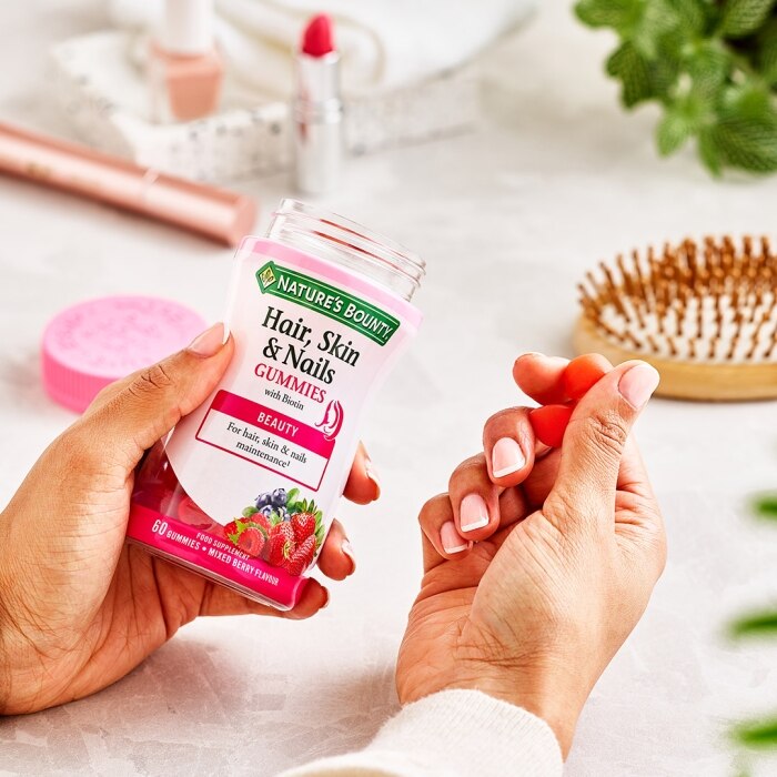 NATURE'S BOUNTY® Pelo, Piel y Uñas con Colágeno - 60 gominolas